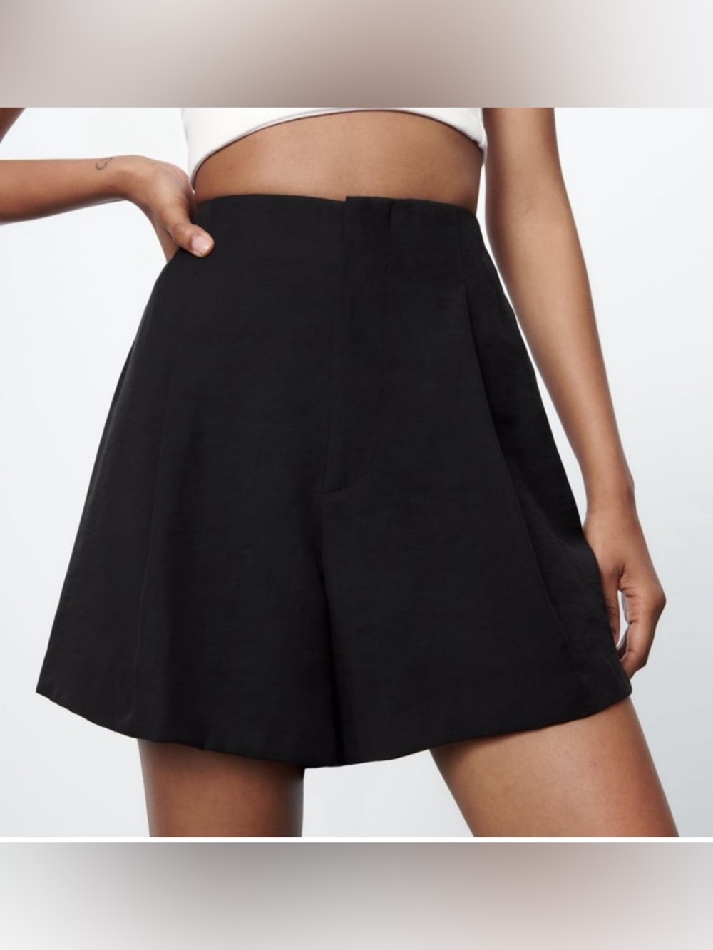 Zara High-Waist Black Women’s Shorts with pleat front size M